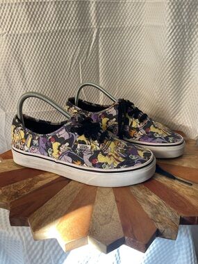 Vans Black Low-Top Sneakers with Multicolor Disney Villains Print Womens size 8